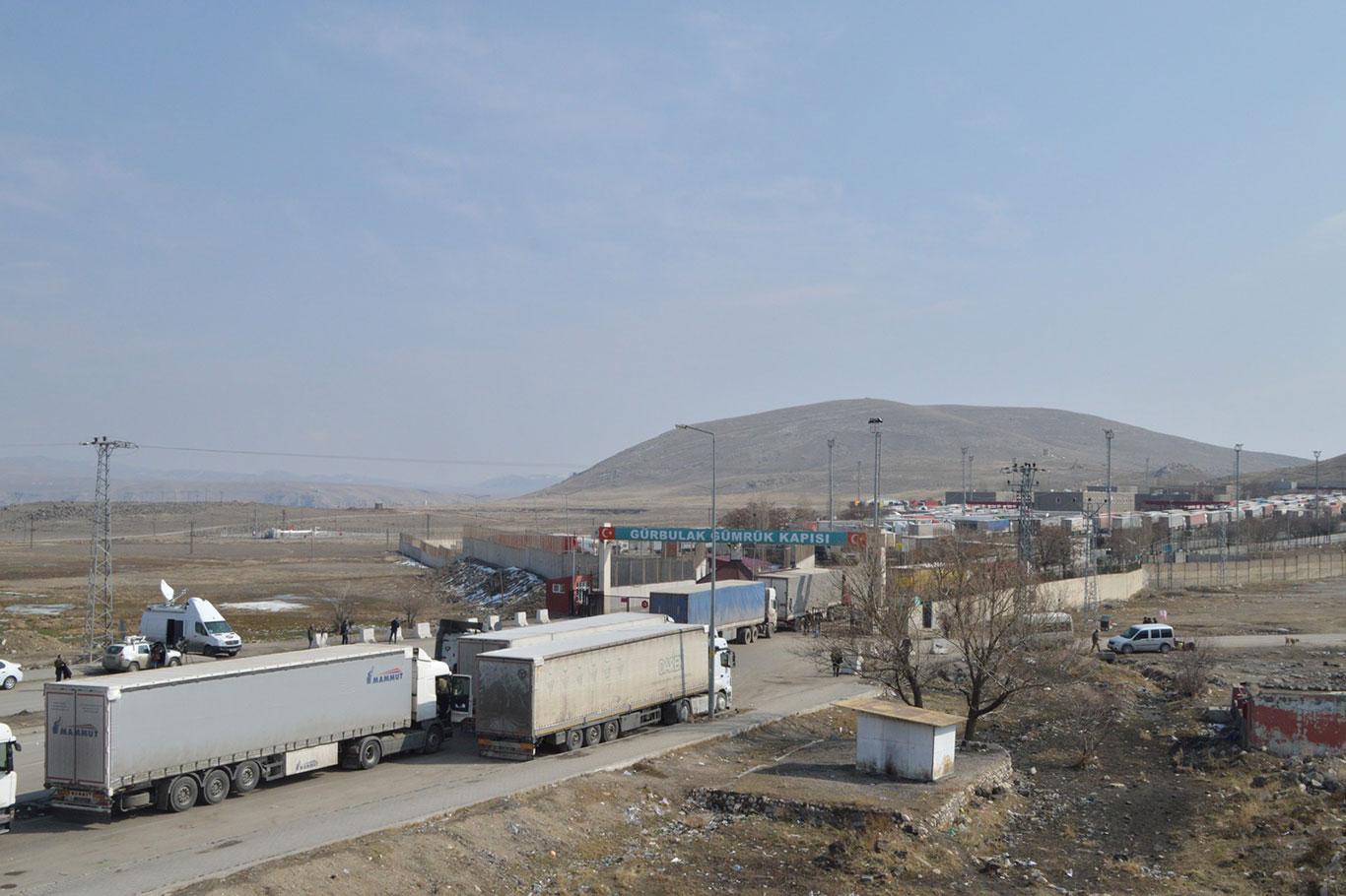 Gürbulak'ta 7 kilometrelik TIR kuyruğu oluştu